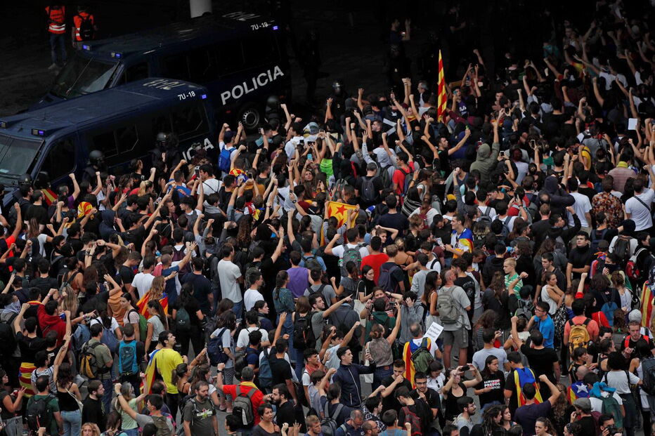 Caos nas ruas e milhares de manifestantes nos protestos independentistas da Catalunha