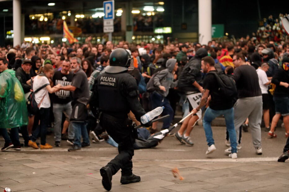 Caos nas ruas e milhares de manifestantes nos protestos independentistas da Catalunha