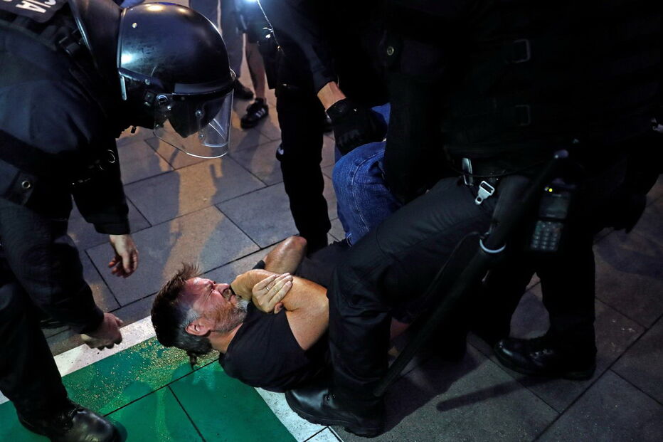 Caos nas ruas e milhares de manifestantes nos protestos independentistas da Catalunha