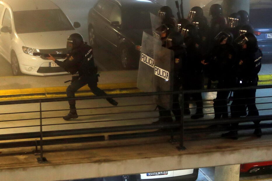 Caos nas ruas e milhares de manifestantes nos protestos independentistas da Catalunha