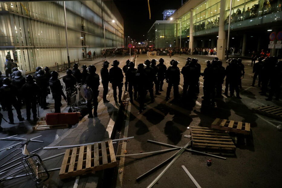 Caos nas ruas e milhares de manifestantes nos protestos independentistas da Catalunha