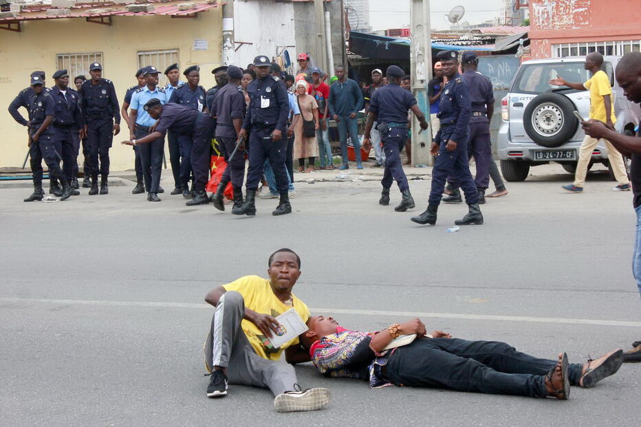 Confrontos entre agentes da polícia angolana e ativistas quando se manifestavam contra o desemprego