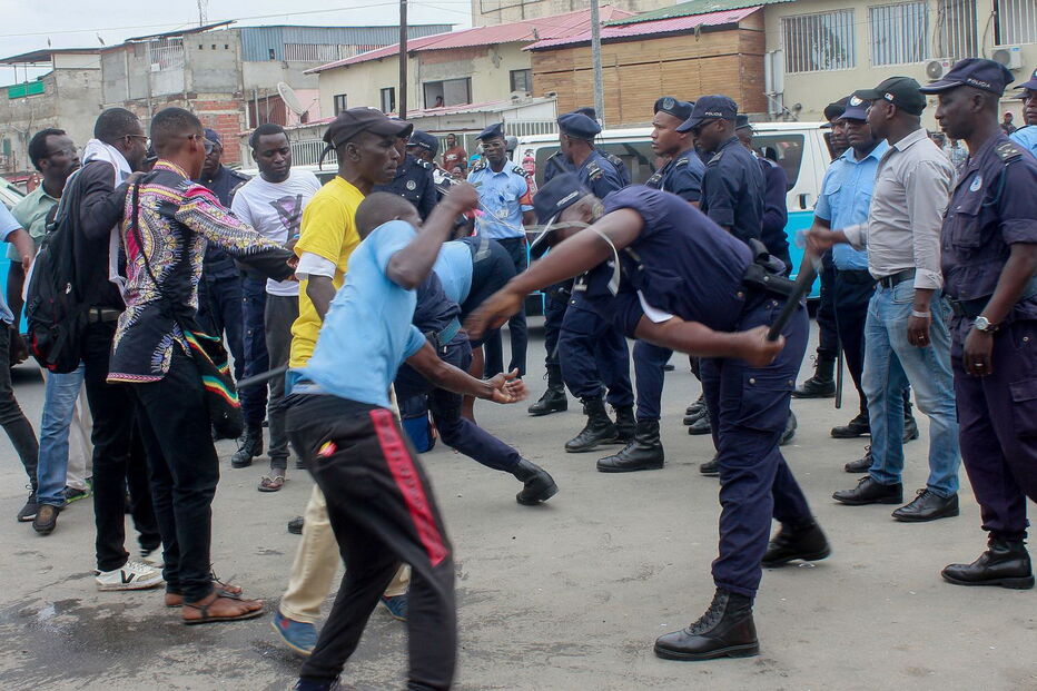 Confrontos entre agentes da polícia angolana e ativistas quando se manifestavam contra o desemprego