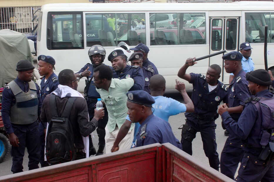 Confrontos entre agentes da polícia angolana e ativistas quando se manifestavam contra o desemprego