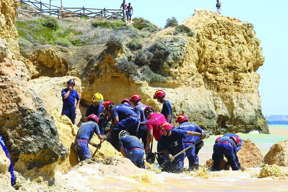Desmoronamento na praia Maria Luísa, em 2009, matou cinco pessoas 