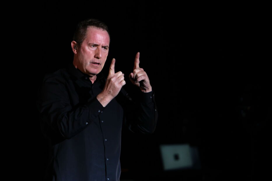 Mestres da pop eletrónica, Orchestral Manoeuvres in the Dark, deram lição de mestria numa Aula Magna praticamente esgotada.