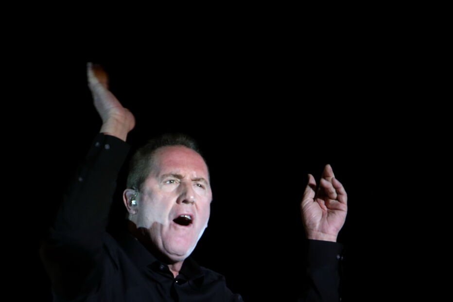 Mestres da pop eletrónica, Orchestral Manoeuvres in the Dark, deram lição de mestria numa Aula Magna praticamente esgotada.