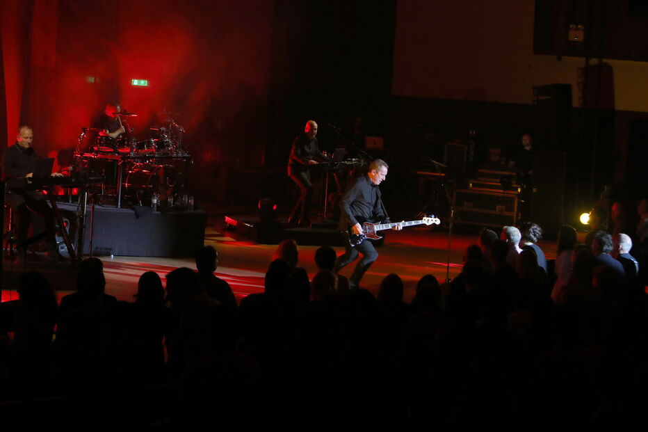 Mestres da pop eletrónica, Orchestral Manoeuvres in the Dark, deram lição de mestria numa Aula Magna praticamente esgotada.