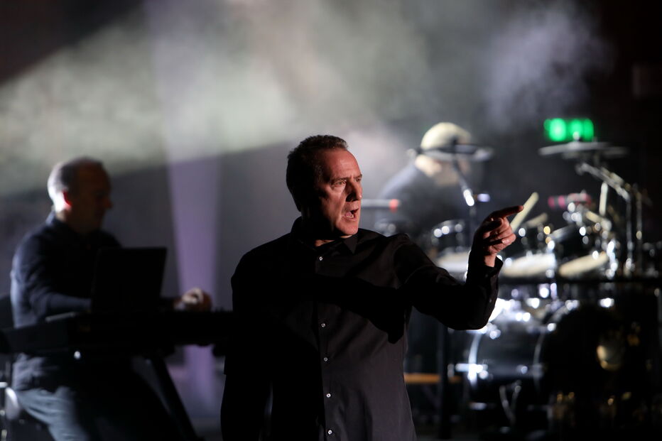 Mestres da pop eletrónica, Orchestral Manoeuvres in the Dark, deram lição de mestria numa Aula Magna praticamente esgotada.