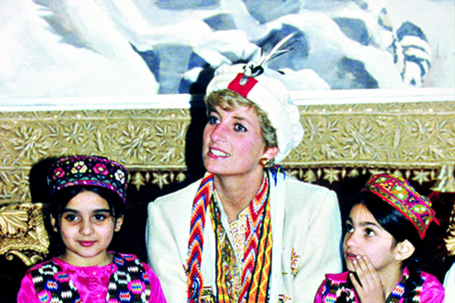Princesa Diana visitou o Paquistão na década de 90 para participar numa angariação de fundos de um hospital  