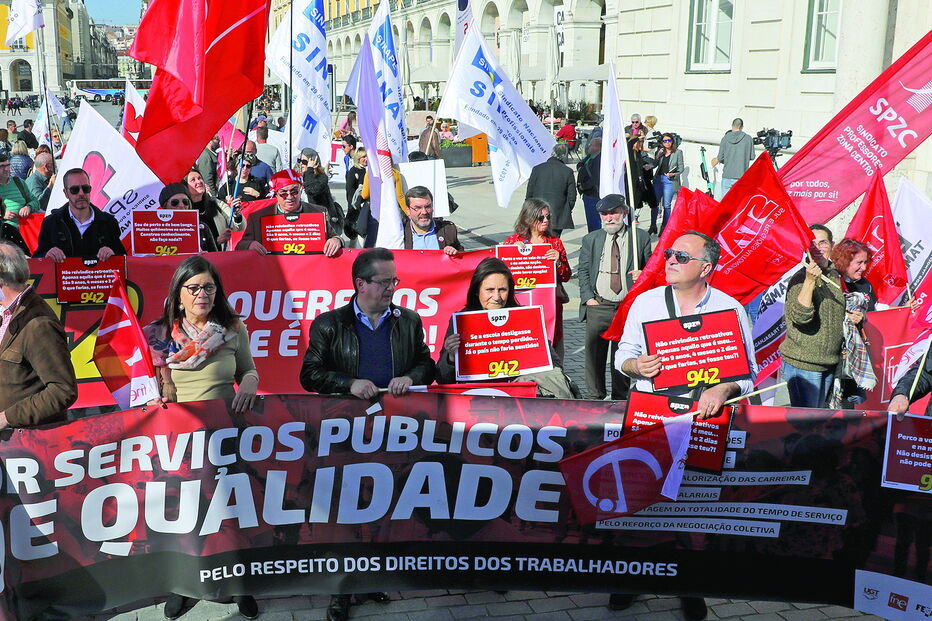 Os trabalhadores do Estado têm reclamado, nos últimos anos, crescimentos reais nos vencimentos, sendo esta uma das suas principais reivindicações 