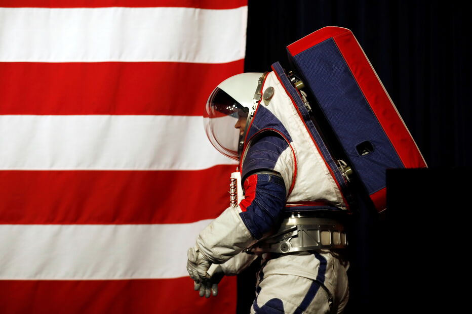 2019-10-17_15_22_08 2019-10-15T205749Z_1996999301_RC13C8AA2380_RTRMADP_3_SPACE-EXPLORATION-SPACESUITS.JPG