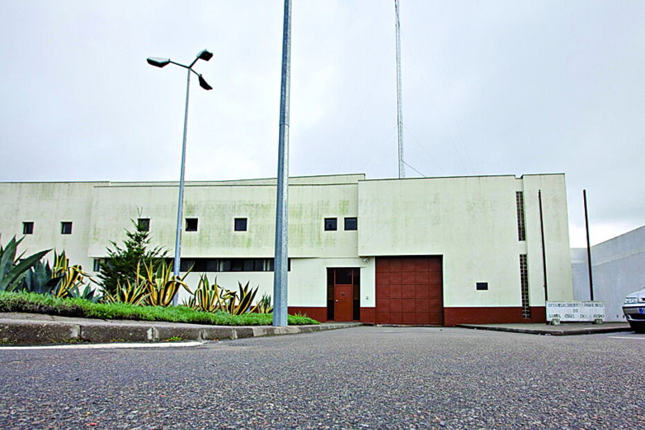 Preso saiu em precária, em 2015, e não voltou à cadeia de Santa Cruz do Bispo