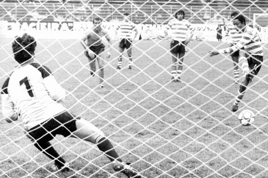 Rui Jordão a marcar um penálti