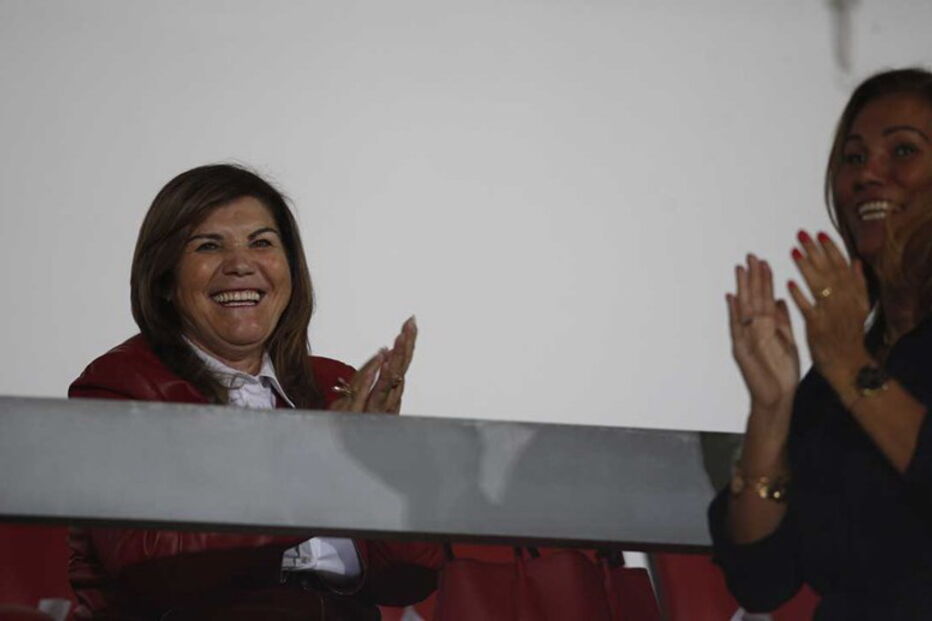 Dolores Aveiro nas bancadas a assistir ao Cova da Piedade - Benfica