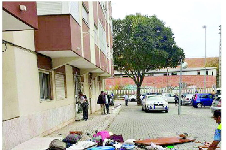 Agressor atirou vários bens para a via pública