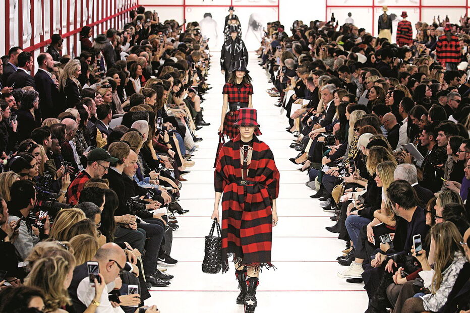 O xadrez é o ‘rei’ de uma estação que revive os clássicos dos anos 80 no vestuário