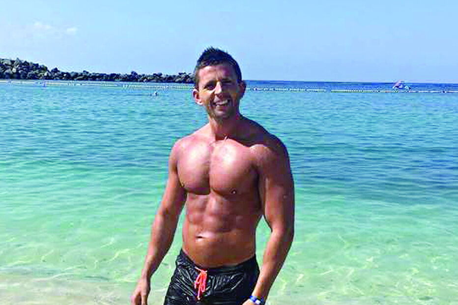 Padre Ricardo Esteves é sex symbol na paróquia	