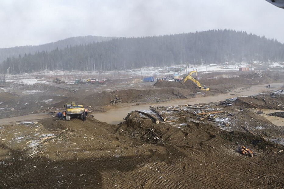 Três detidos após colapso de barragem em mina de ouro na Rússia