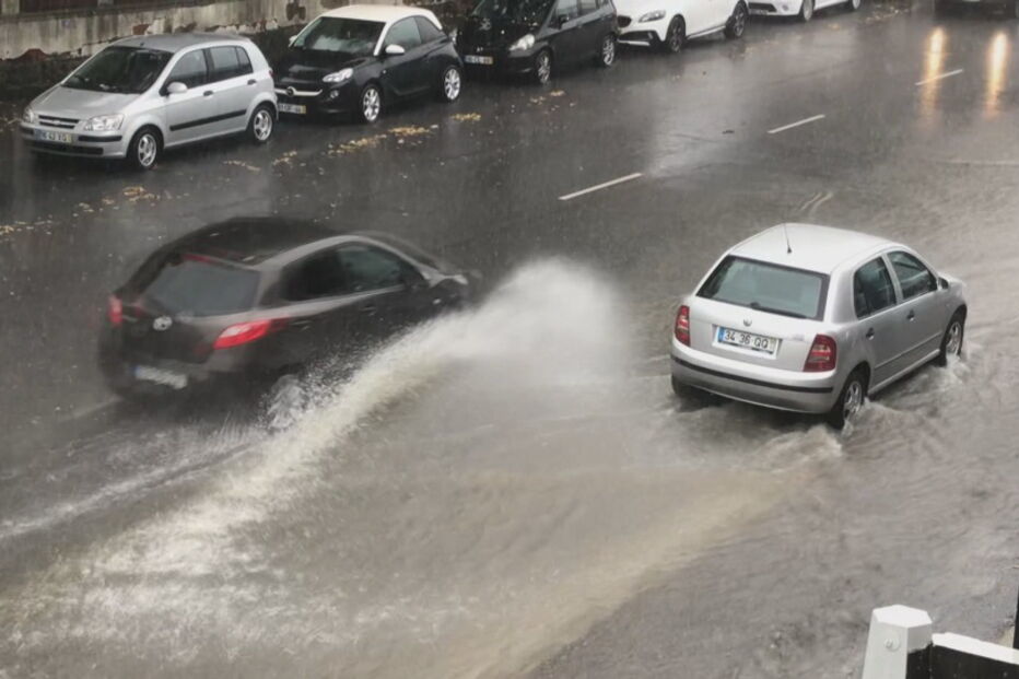 2019-10-20_11_31_37 Chuva forte deixa alagada a principal via do Porto.jpg