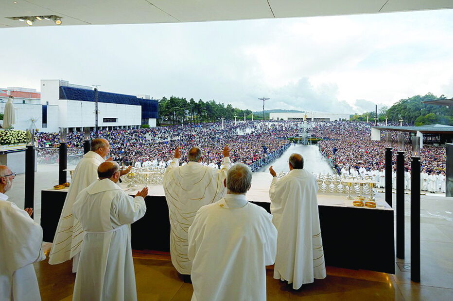 Recinto de oração voltou este domingo a acolher milhares de peregrinos 