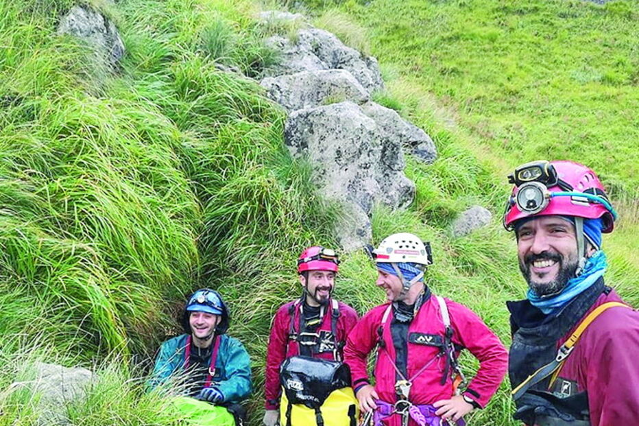 Portugueses ficaram fechados em gruta espanhola mais de dois dias