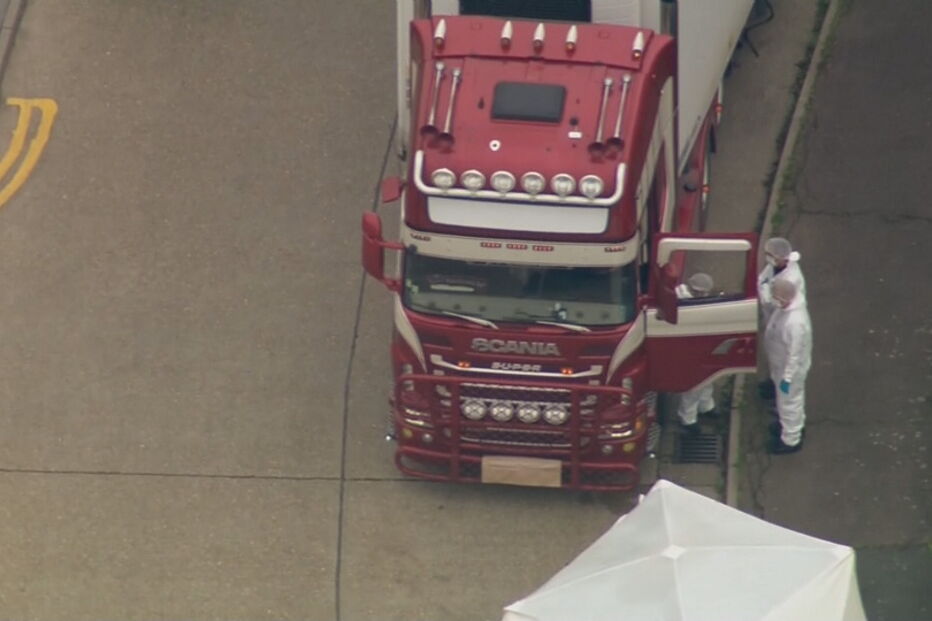 Autoridades cercam camião que transportava 39 cadáveres