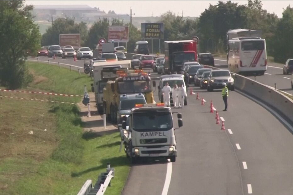 Trinta e nove cadáveres encontrados dentro de camião no Reino Unido