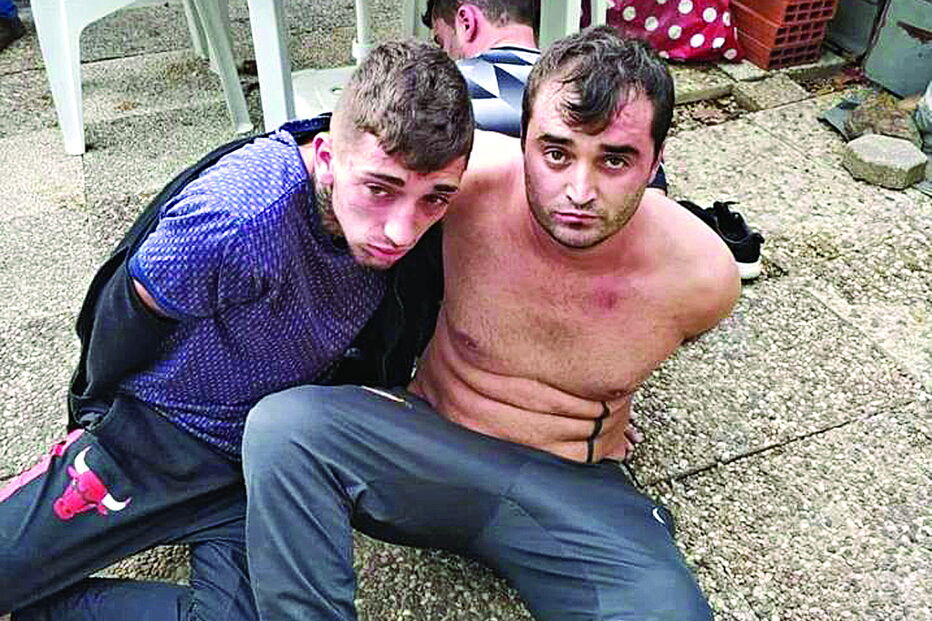 Gémeos e o sobrinho quando foram detidos pelas autoridades no parque de campismo onde se esconderam 