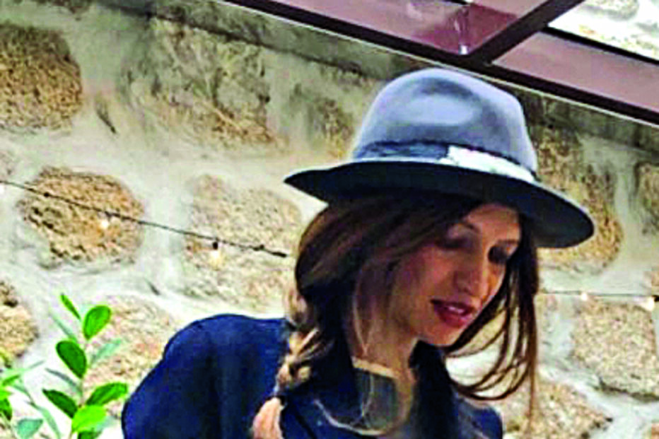 Sara Carbonero filmou-se a tomar chá ao lado da amiga Irene Carrasco, num café tradicional do centro do Porto    