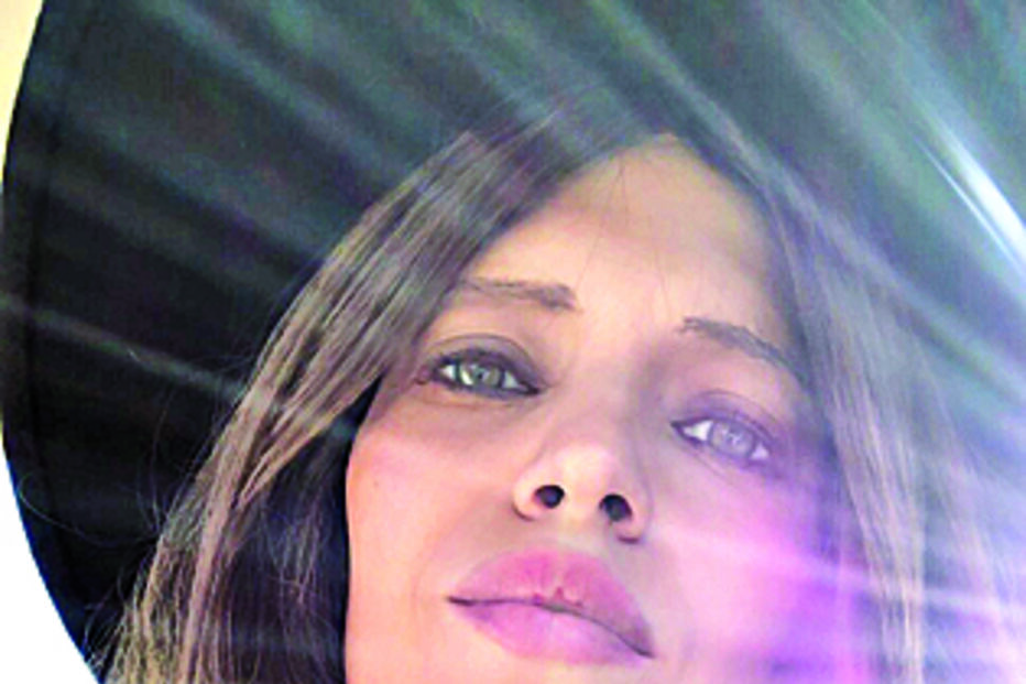 Sara Carbonero filmou-se a tomar chá ao lado da amiga Irene Carrasco, num café tradicional do centro do Porto    