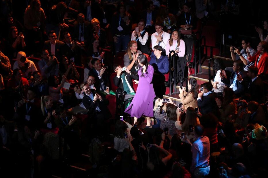 Meghan Markle surge triunfante após polémica