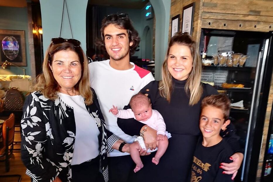Katia Aveiro com a mãe, Dolores, e os filhos: Rodrigo, Dinis e Valentina
