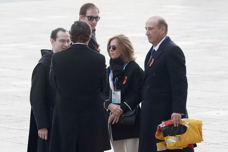 Francis Franco com a bandeira pré-constitucional na mão