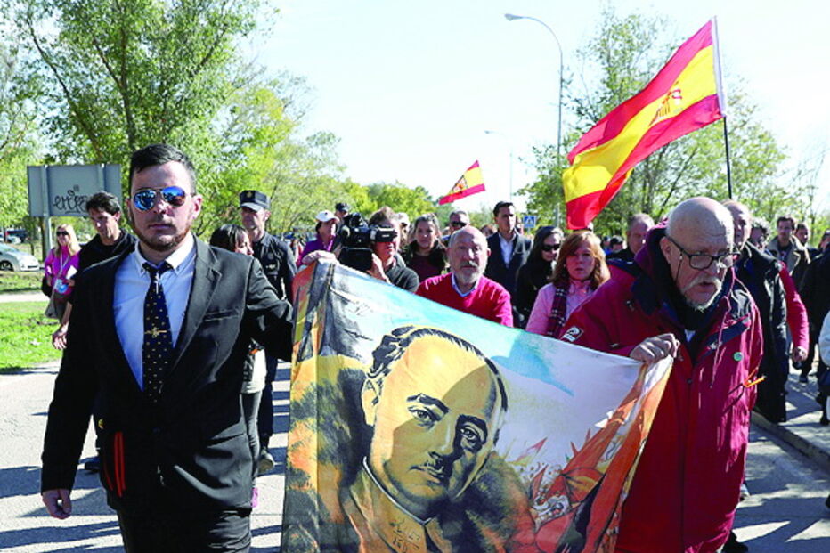 Apoiantes de Franco receberam o caixão com vivas em Mingorrubio