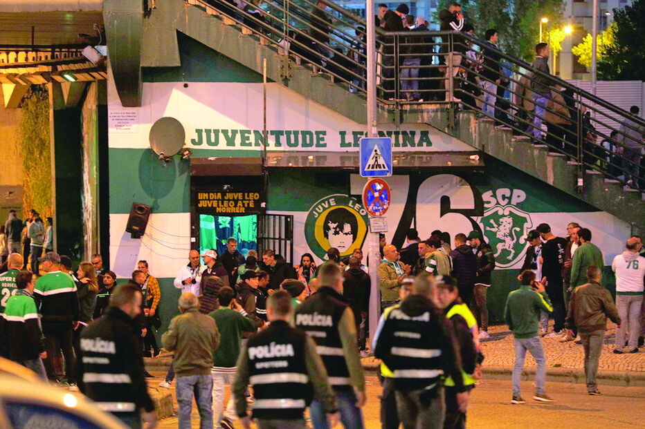 Forte dispositivo policial junto às instalações da Juventude Leonina   