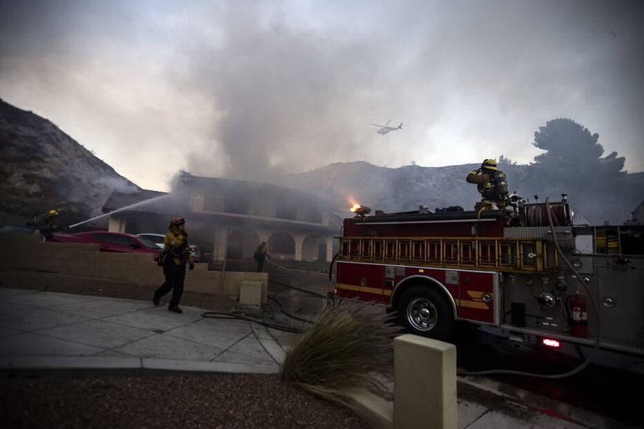 Vário incêndios florestais estão a lavrar na Califórnia