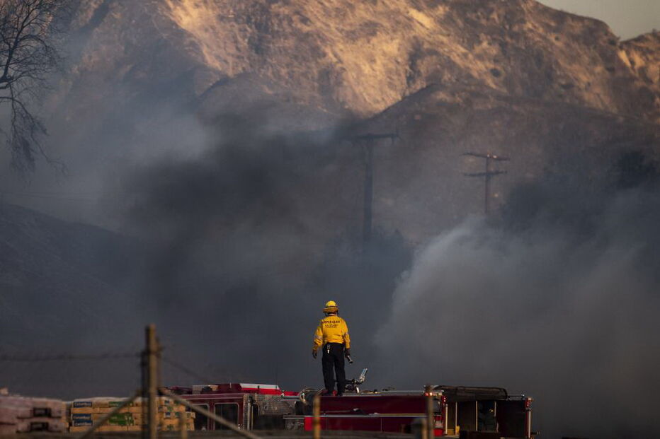 Vário incêndios florestais estão a lavrar na Califórnia