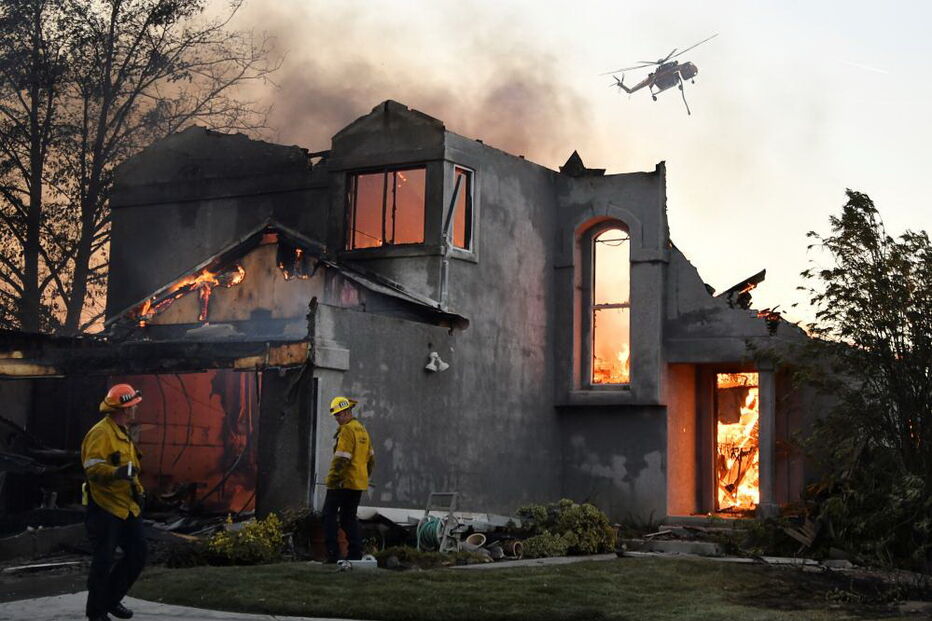 Vário incêndios florestais estão a lavrar na Califórnia