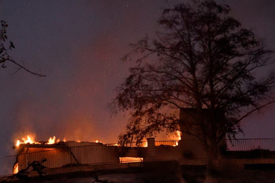 Vário incêndios florestais estão a lavrar na Califórnia