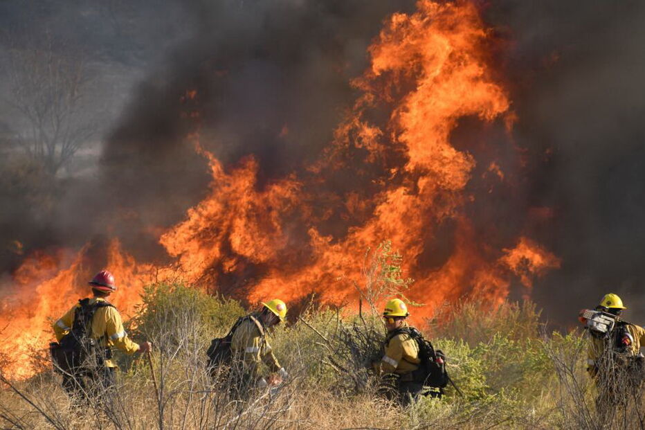 Vário incêndios florestais estão a lavrar na Califórnia