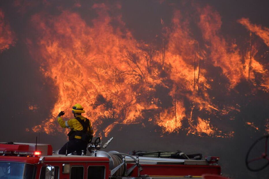 Vário incêndios florestais estão a lavrar na Califórnia
