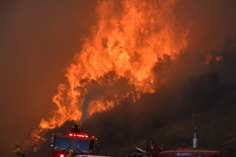 Vário incêndios florestais estão a lavrar na Califórnia