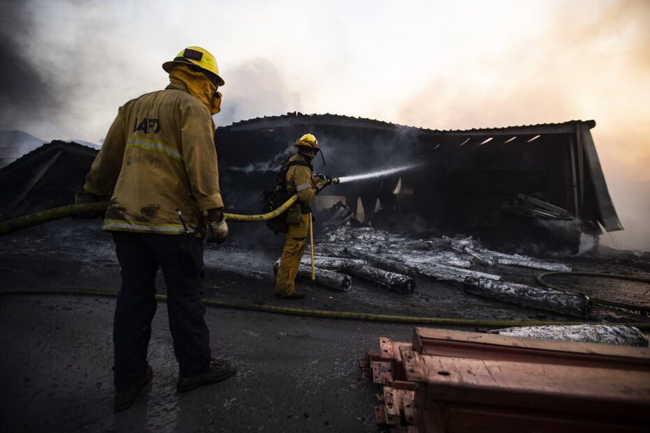 Vário incêndios florestais estão a lavrar na Califórnia