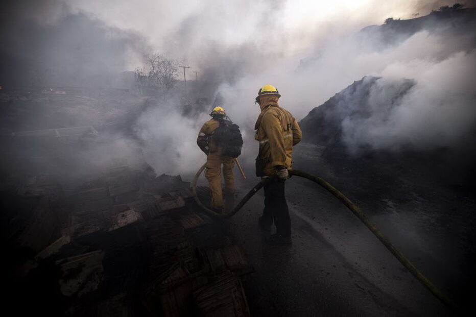 Vário incêndios florestais estão a lavrar na Califórnia