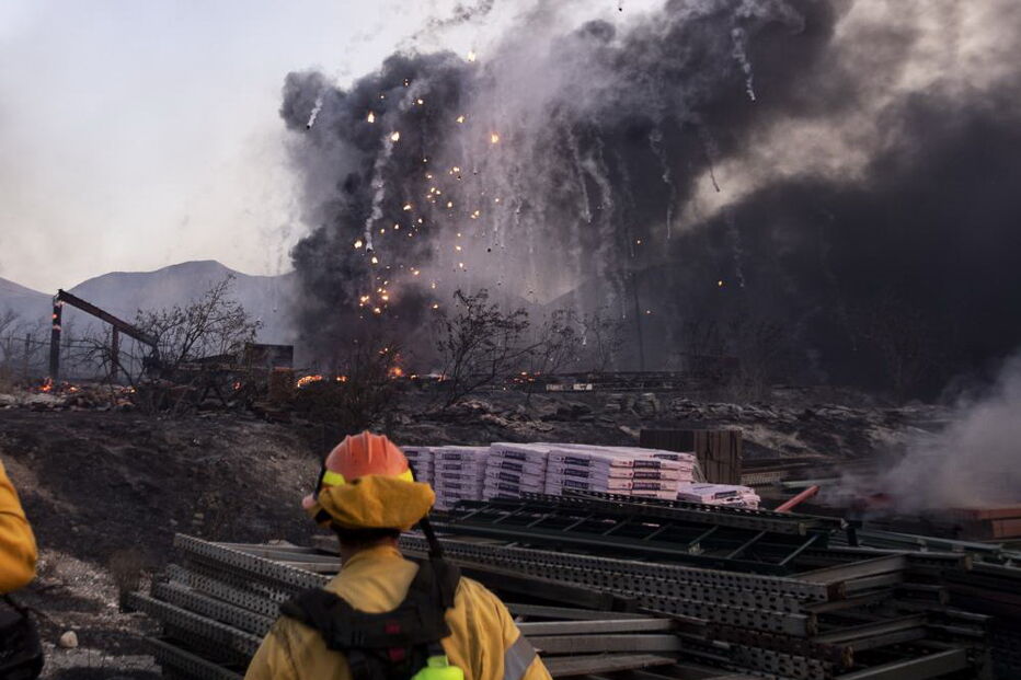 Vário incêndios florestais estão a lavrar na Califórnia