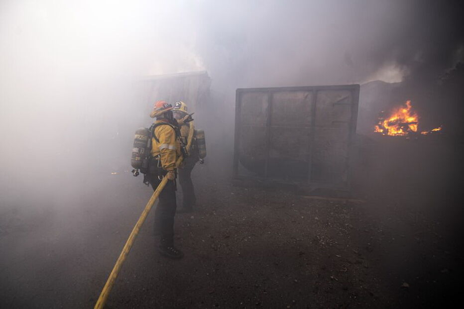 Vário incêndios florestais estão a lavrar na Califórnia