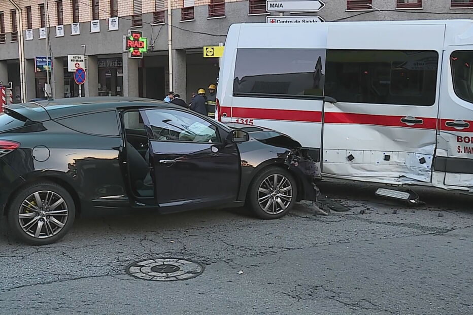 Acidente ocorreu num cruzamento na Avenida do Conde