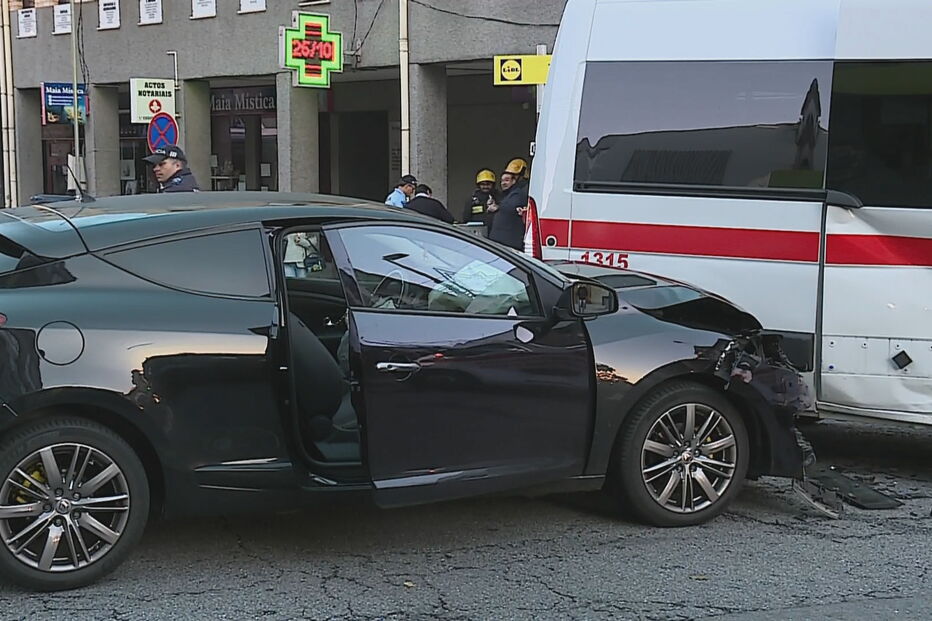 Acidente ocorreu num cruzamento na Avenida do Conde