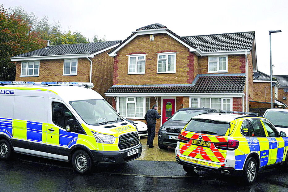 Polícia realizou as detenções após buscas em várias casas no Cheshire 